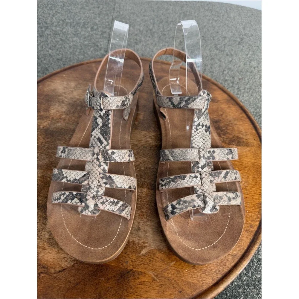 Corkys Sandals Wm 9 Oakdale Snakeskin Strappy Flat Faux Leather Fisherman